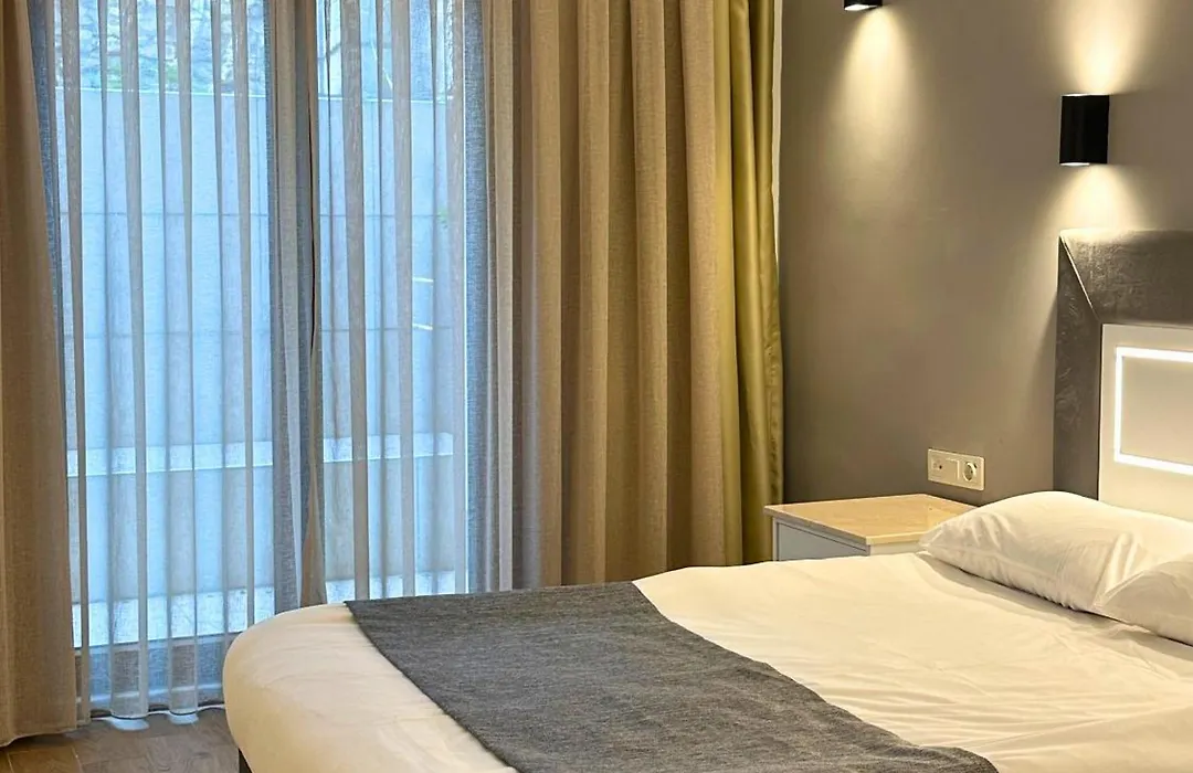 Hotel Peninsula-1
