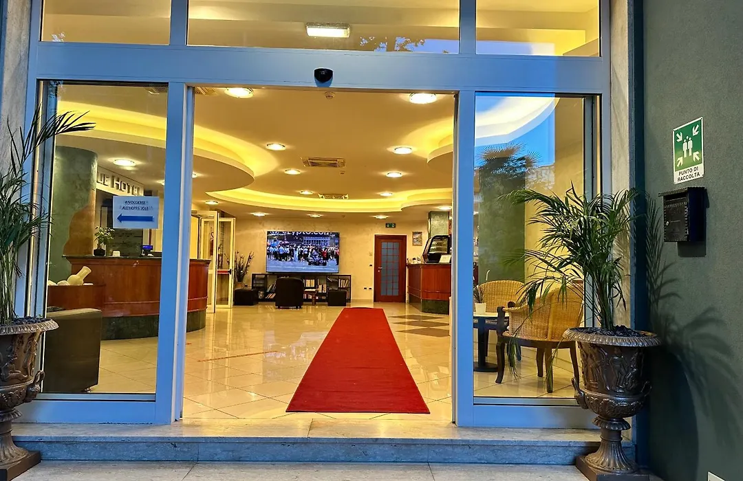 Blue Hotel-1
