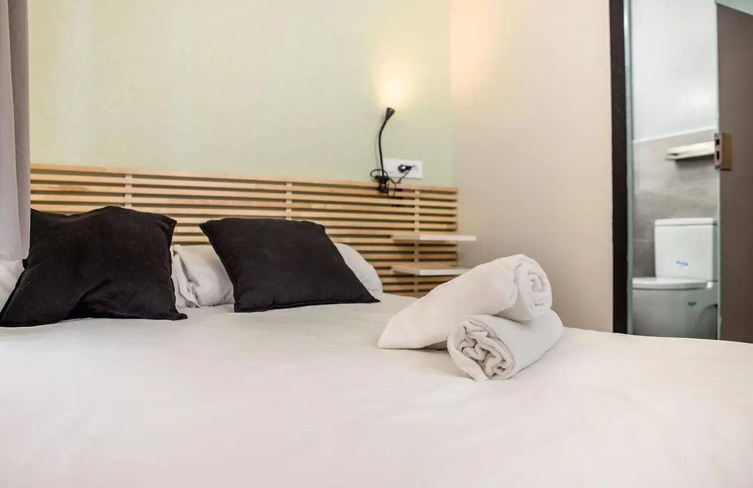 Urbany Hostel Bcn Go!-1