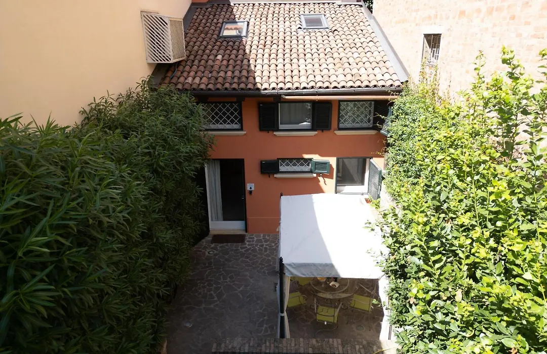 Bolognaroomscom - Isaia Garden Private Garden Spa Bath-1