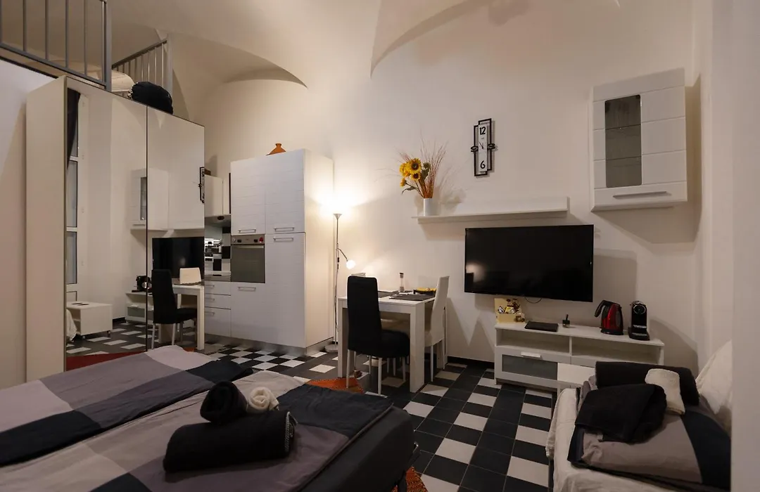 Nik Rooms-1