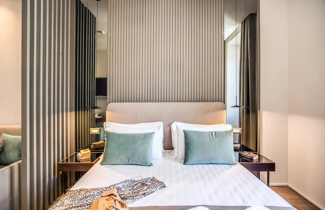 Hotel 77 Seventy-Seven Luxury Suites - Maison D'Art Collection-1