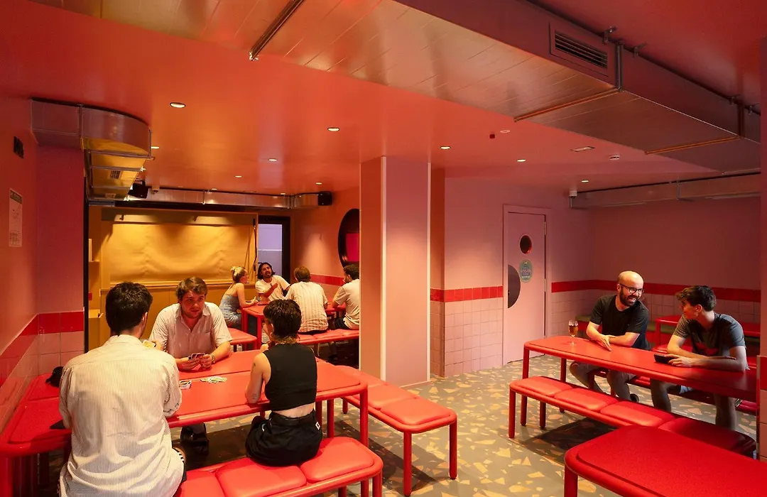 Amistat City Hostel Barcelona-1