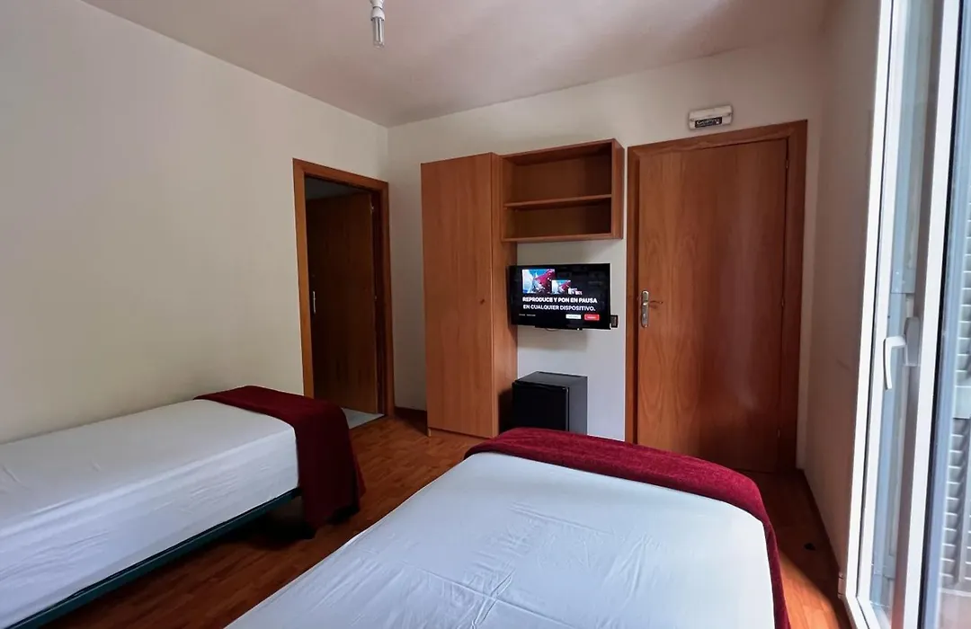 Hostal Madrazo-1