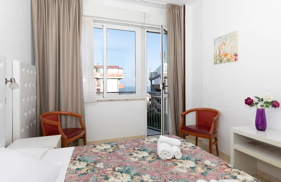 Hotel La Perla Rimini-1