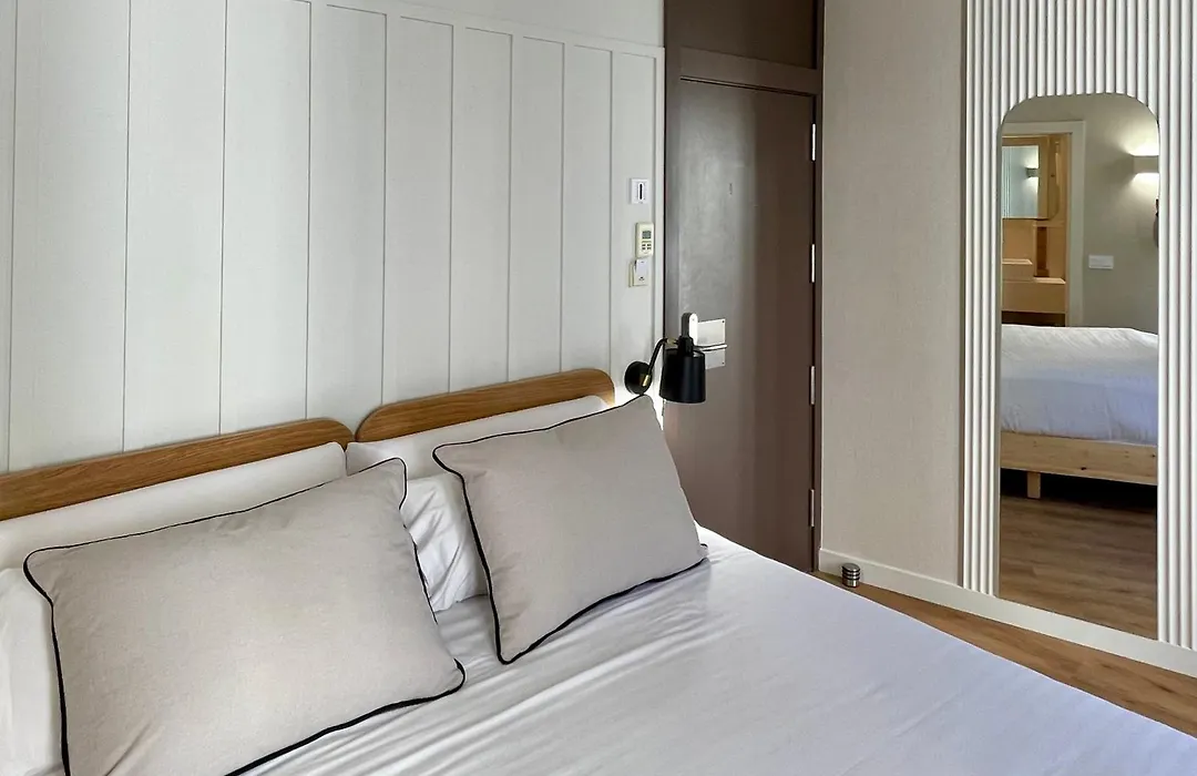 Cosy Rooms Embajador-1