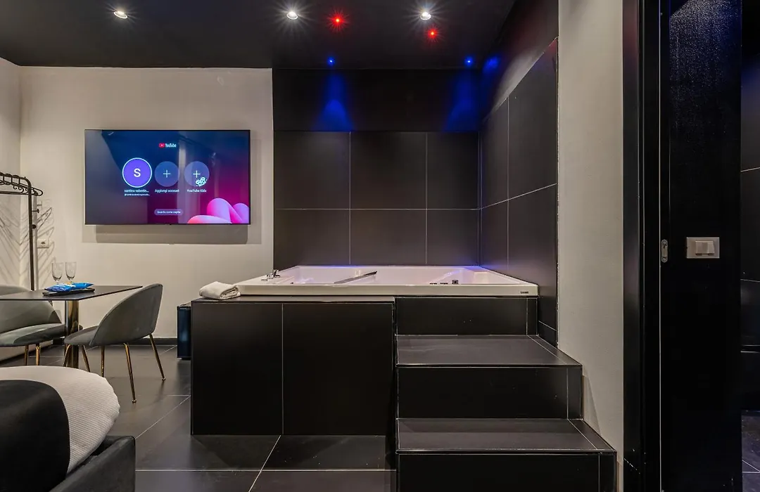 Maximum Hub Suite&Spa-1