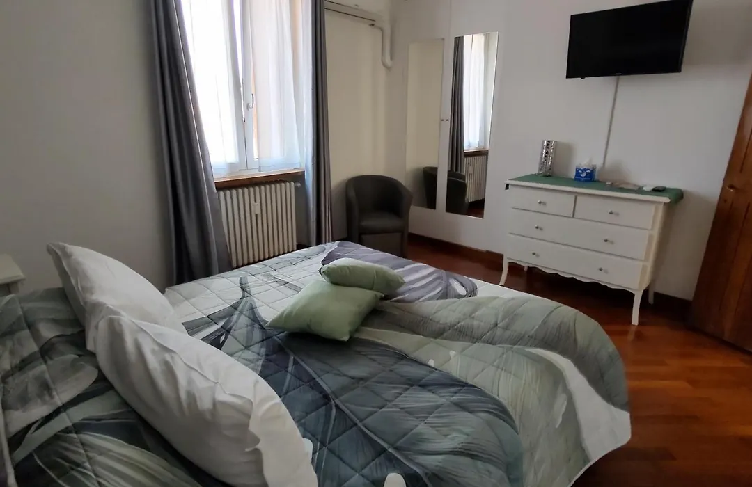 Verona Relax & Stay Rooms-1