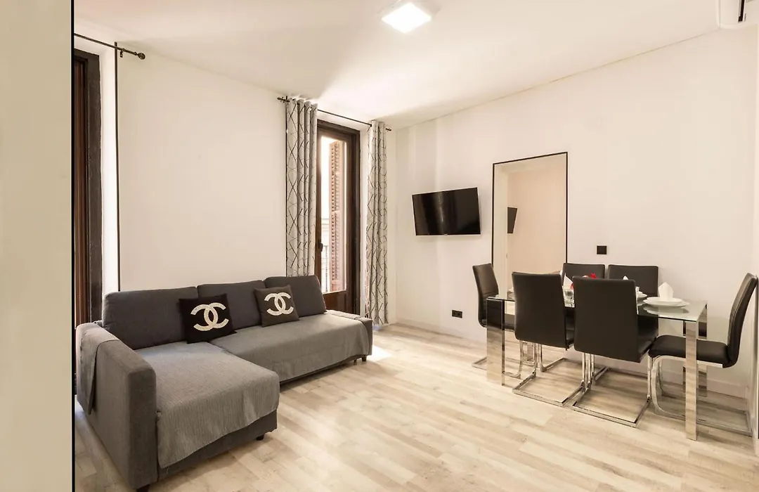 Apartamentos Day Madrid VALVERDE Centro Gran Via Sol Malasaña-1