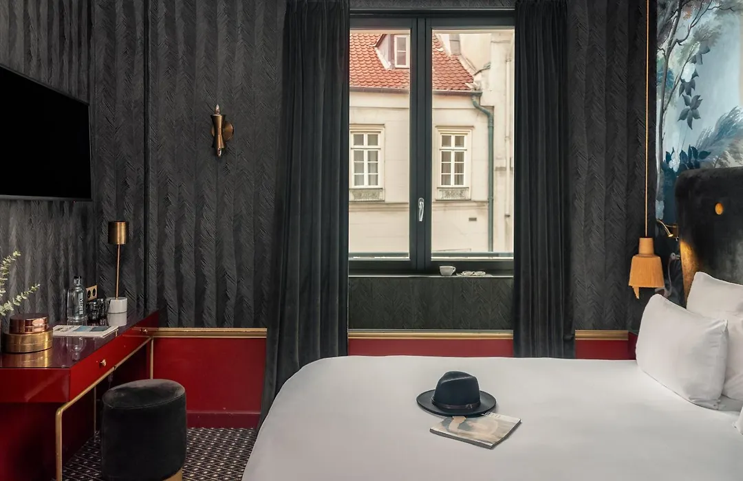 Snob Hotel-1