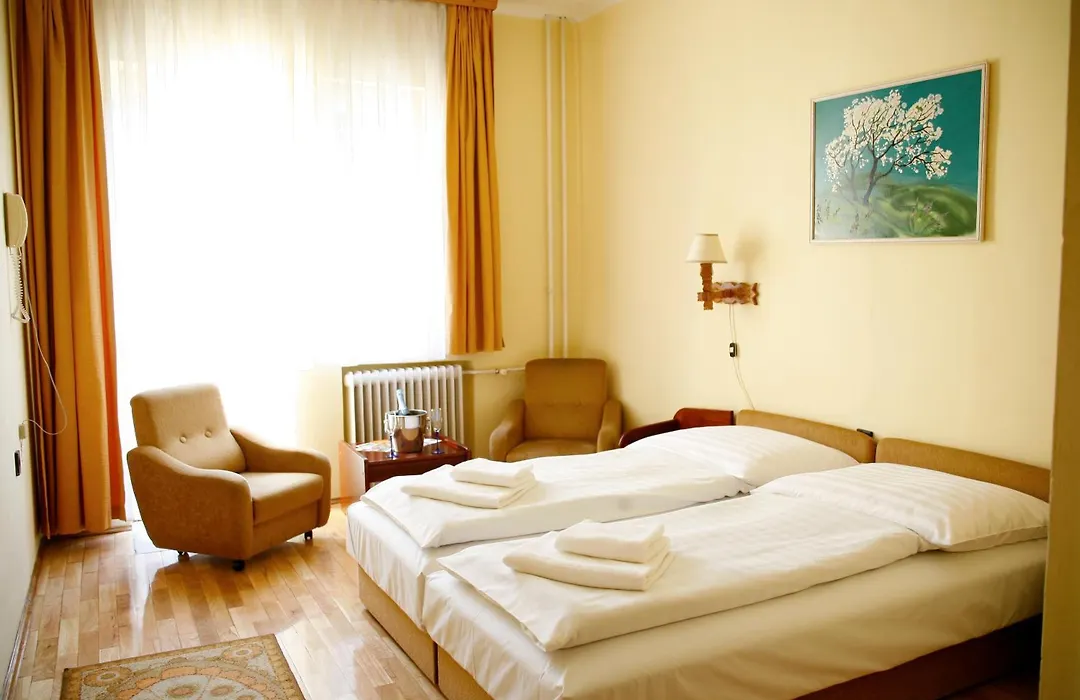 Hotel Bara Junior-1