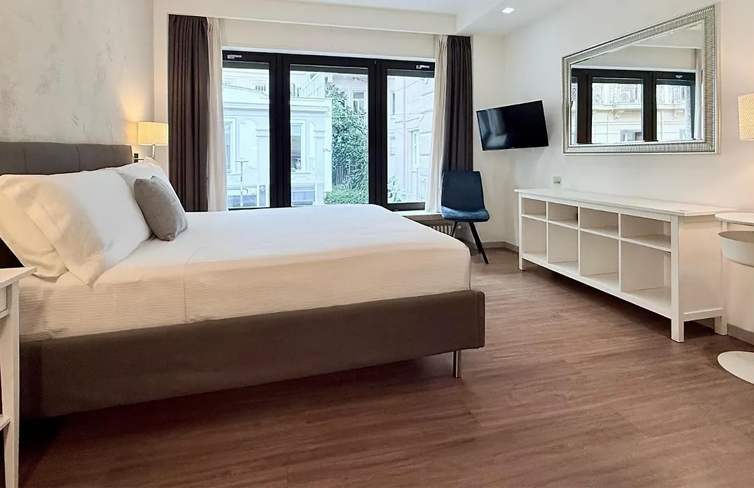 Prestige Rooms Chiaia-1