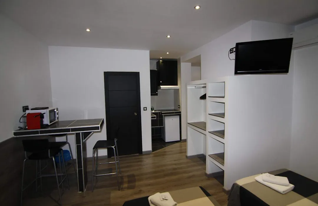 Hostal Mh Fuencarral-1