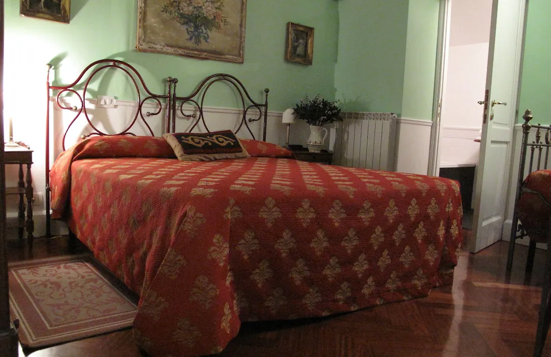 Guest House Arco Dei Tolomei-1