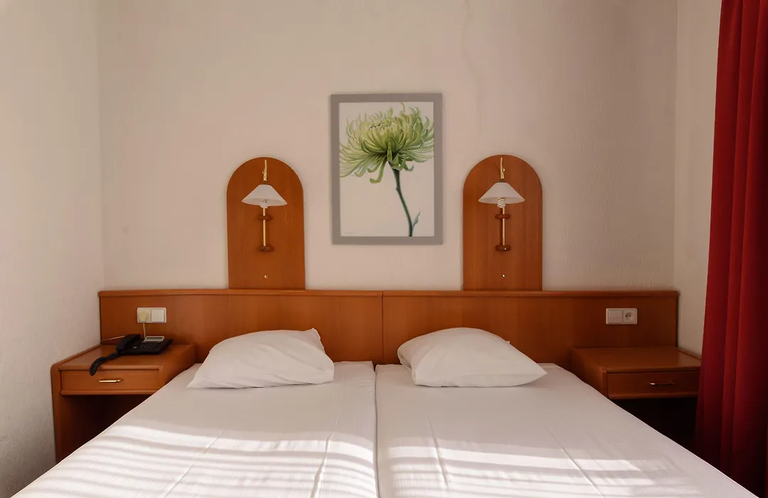 Owl Hotel-1