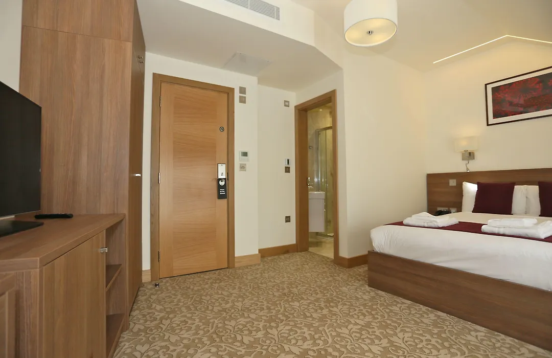 London Kings Hotel-1