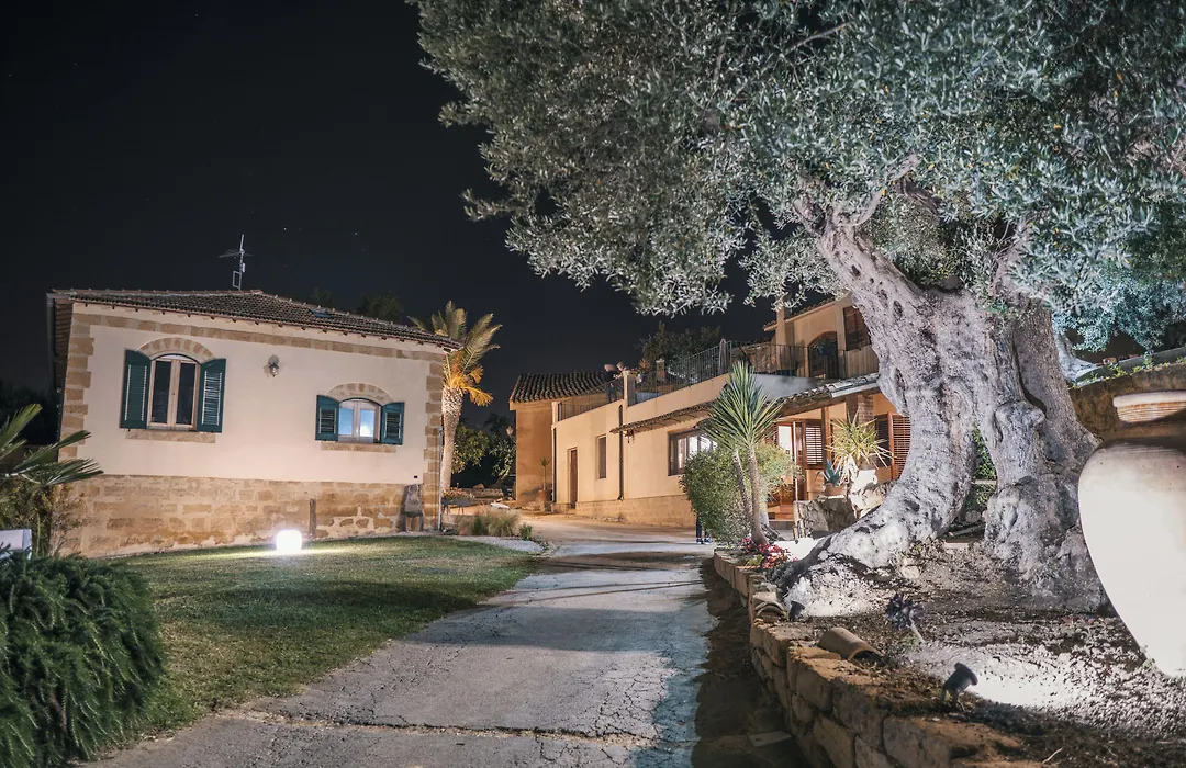Villa La Lumia B&B Suites&Apartments-1