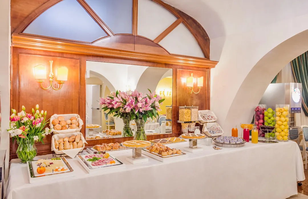 Raeli Hotel Floridia-1