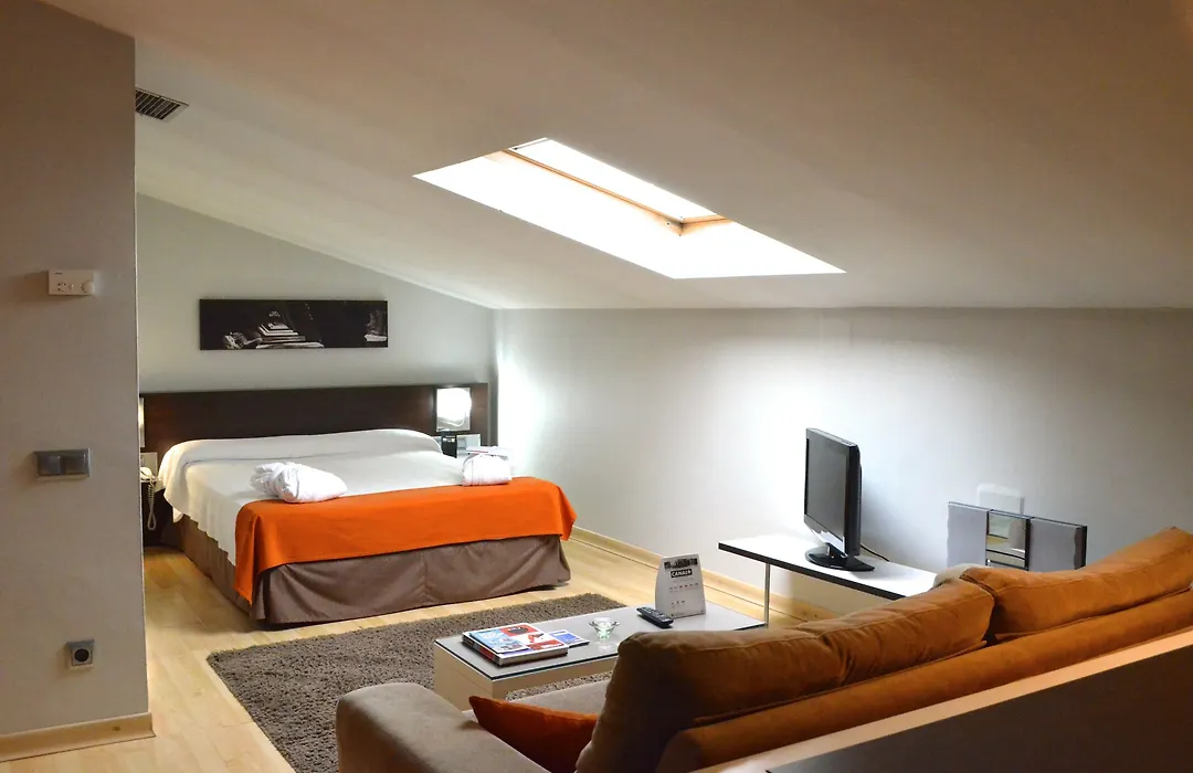 Atenea Rekord Suites Barcelona-1