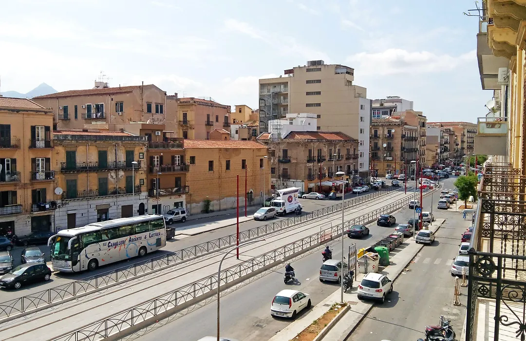 Hollywood Inn Palermo-1