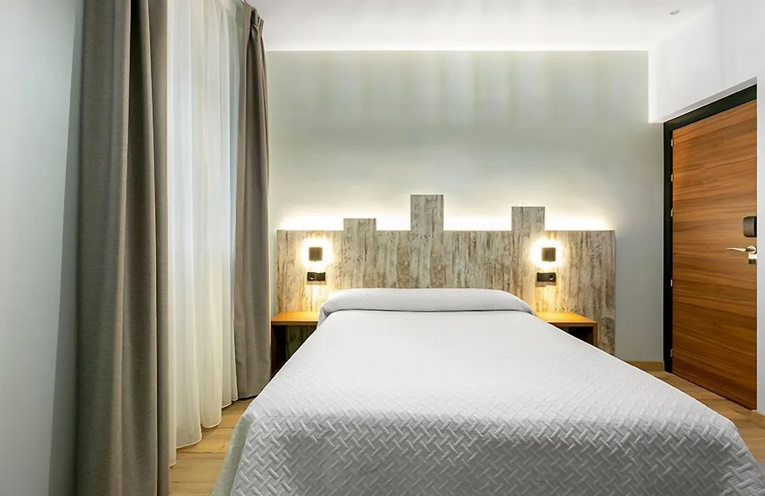 Hostal Anton Martin-1