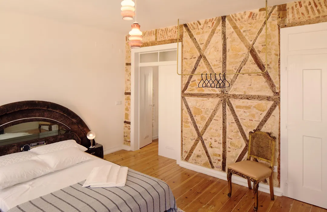 Lisbon Calling Rooms & Studio-1