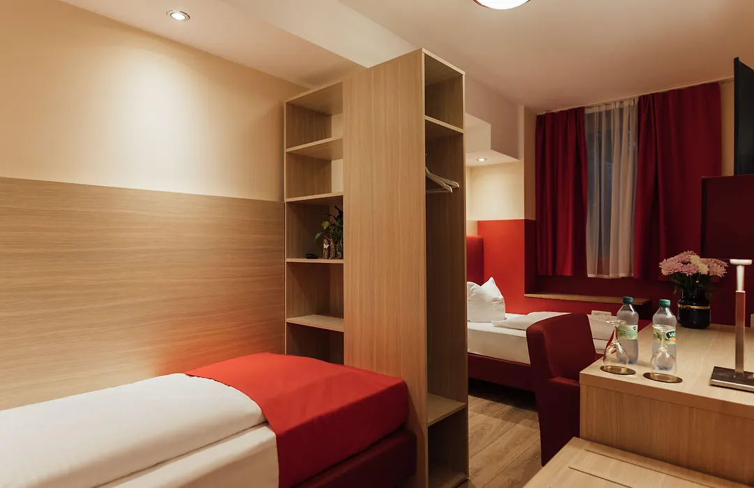 Hotel Hamburger Perle By Uniqstay-1