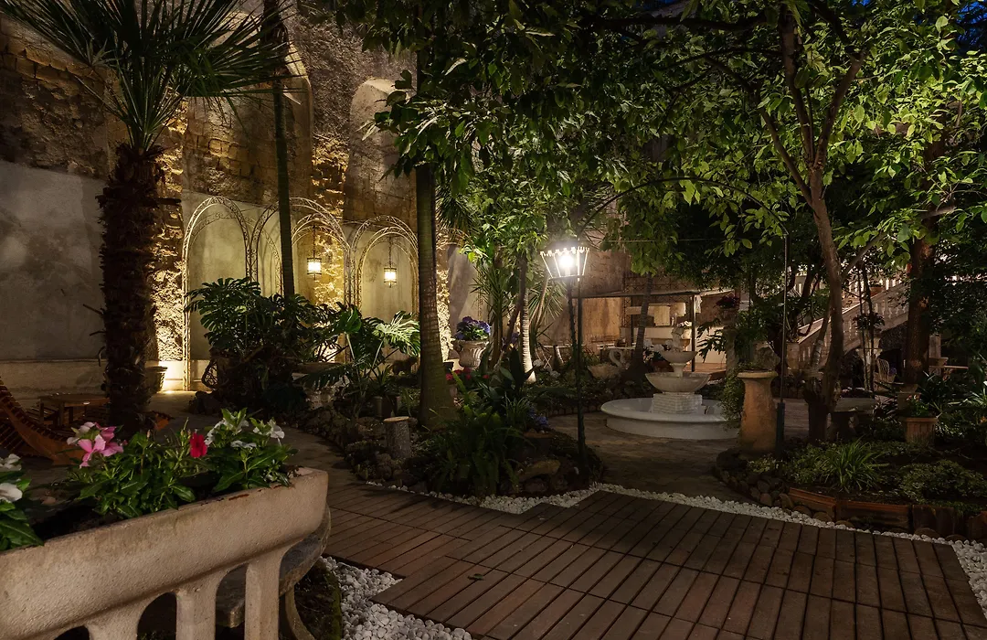 Artemisia Domus - Giardino-1