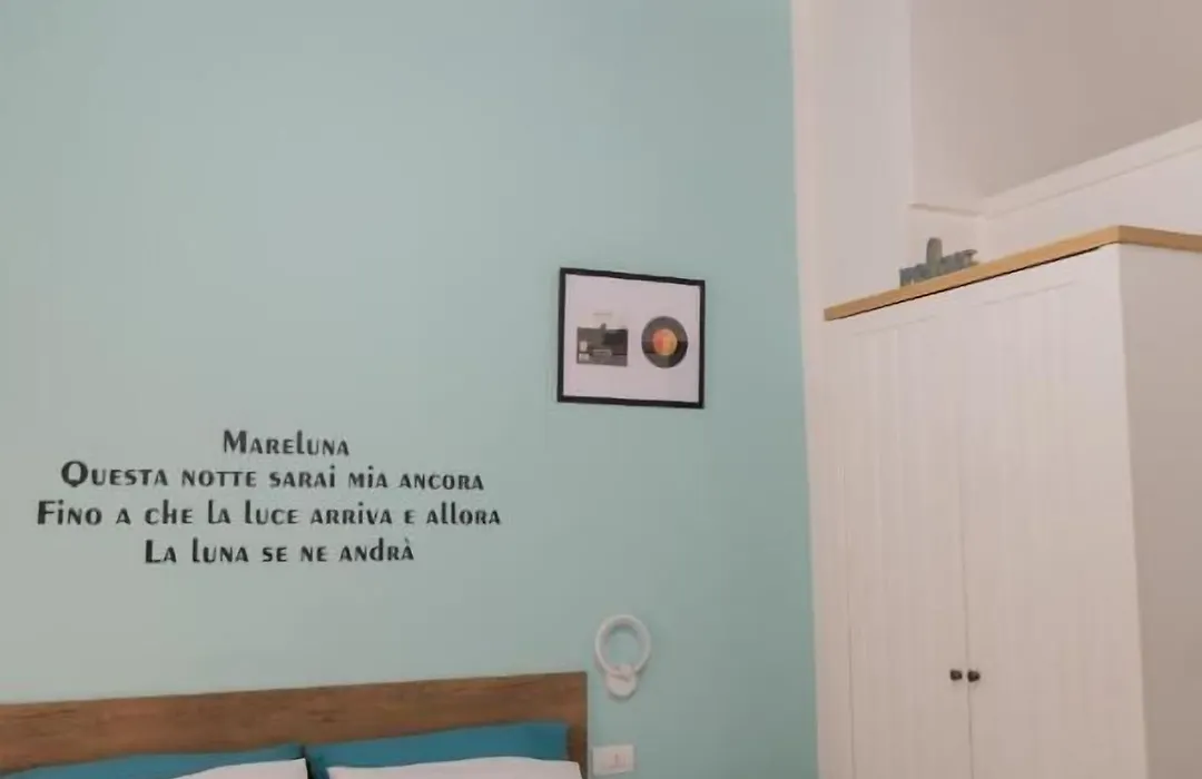 Yes I Know My Room - Storico-1