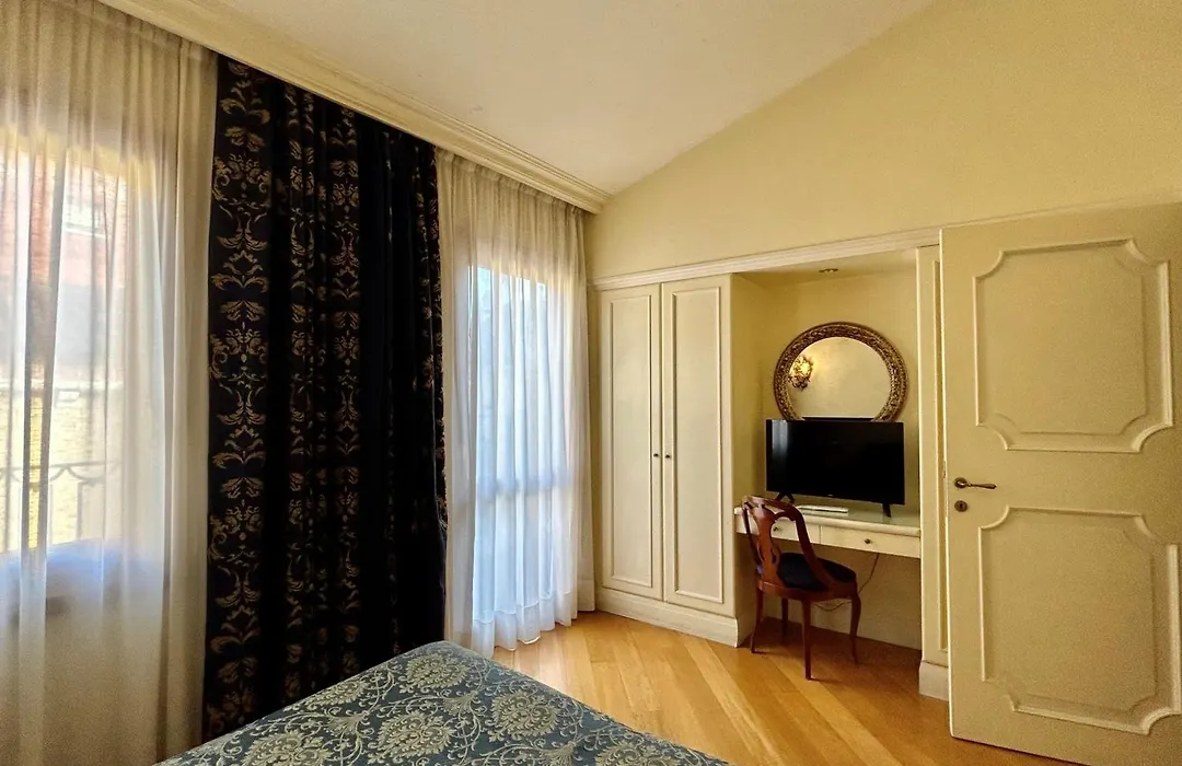 Suites Torre Dell'Orologio-1