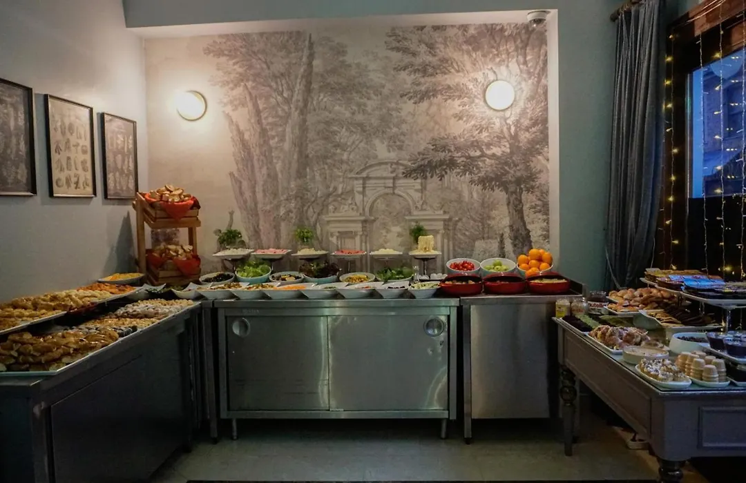 Raymond Hotel Old City-1