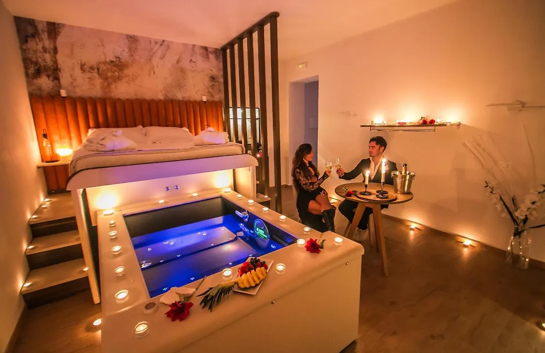 Alma Suites - Jacuzzi Livorno-1