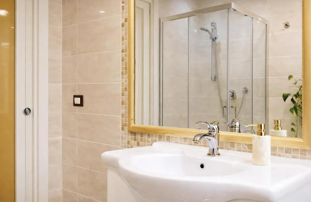Meraki Home - Bologna Centre Private Bathroom-1