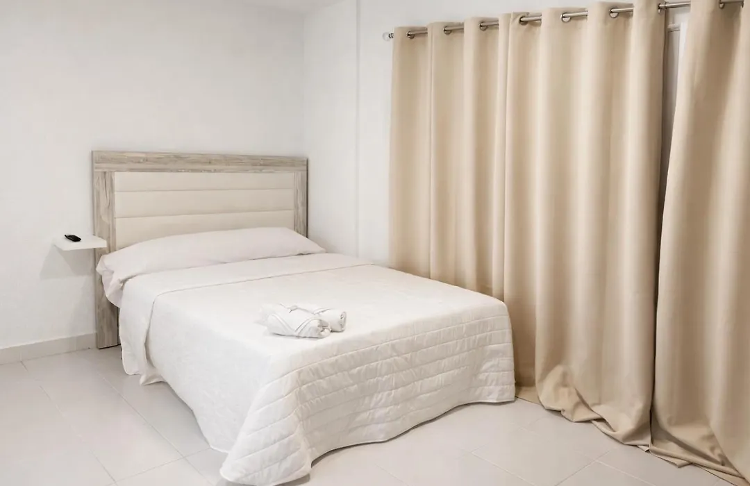 Alicante Beach Hostel-1