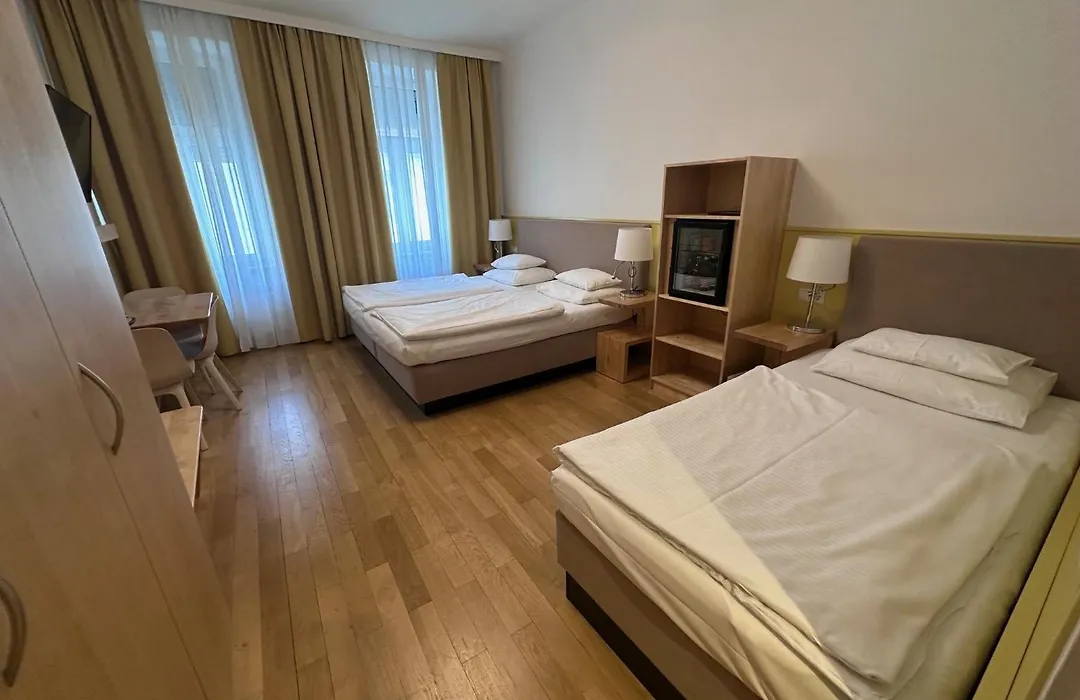Hotel Caroline-1