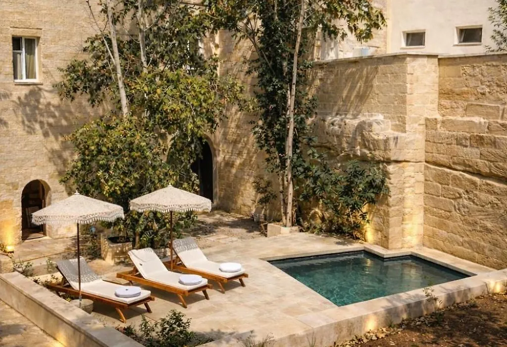 Cava Urban Relais & Pool-1
