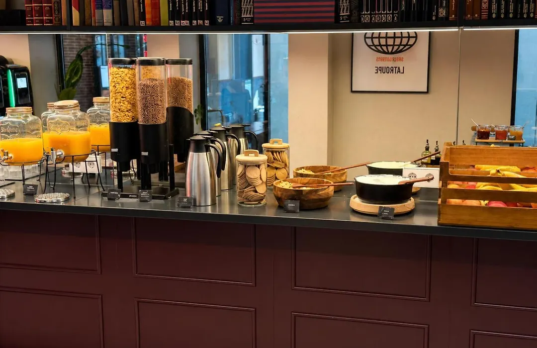 LATROUPE Prado Hostel-1