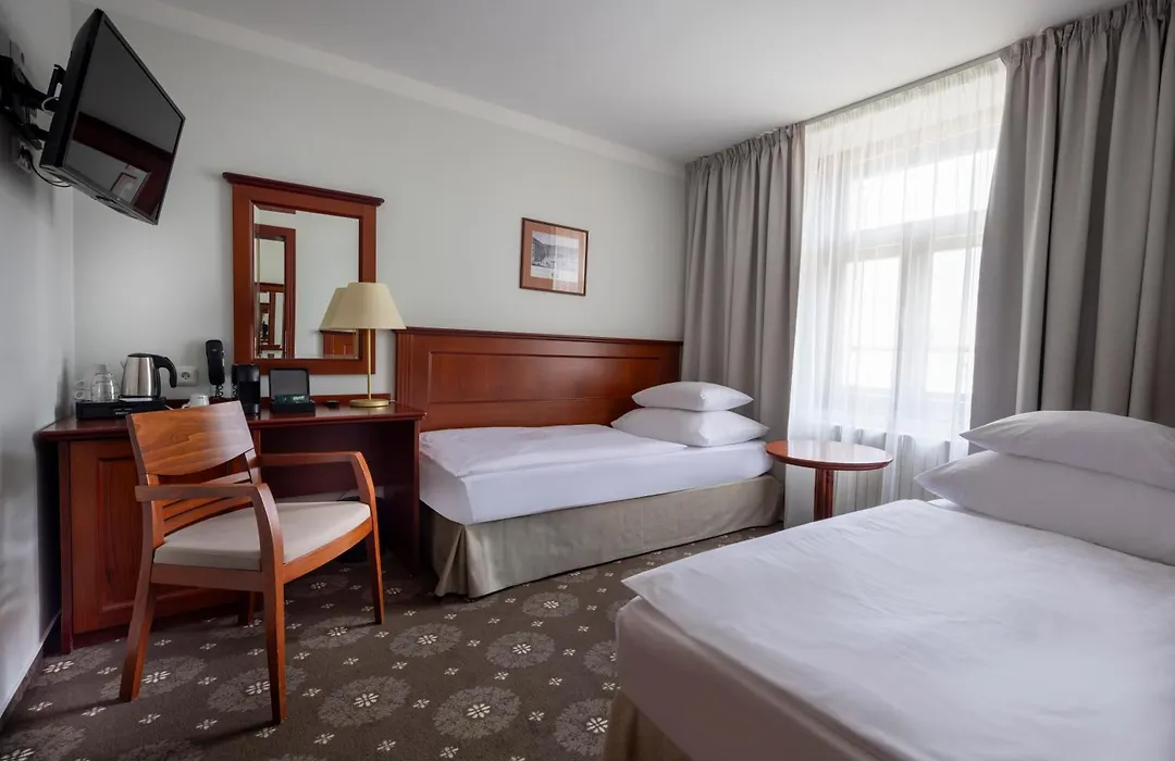 Hotel Lunik-1