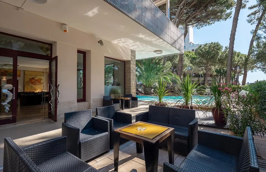 Hotel Corona Milano Marittima-1