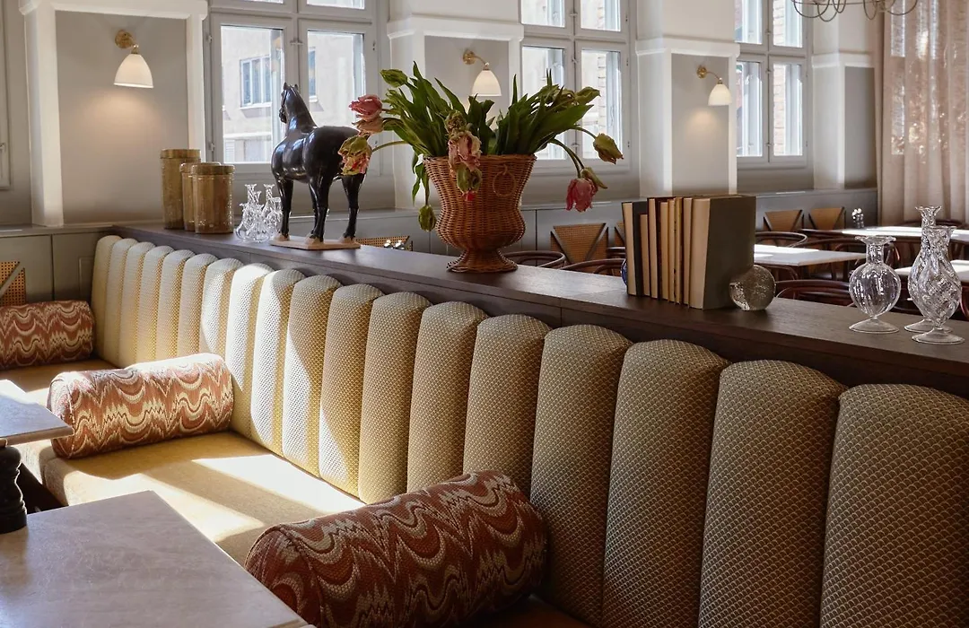 Hypernym Hotel & Suites-1