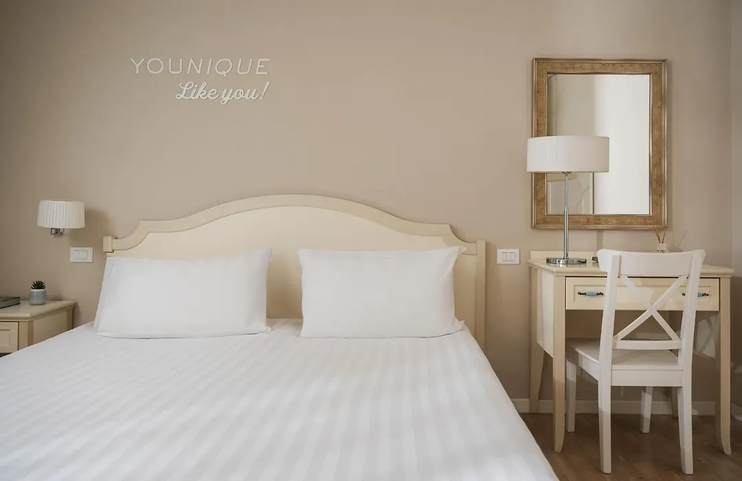 BeYou Hotel Villa Rosa-1