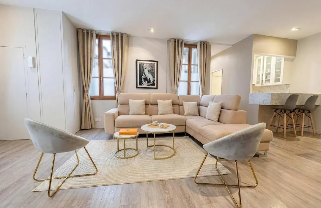 Colosseum View Luxury Apartments Rome-1