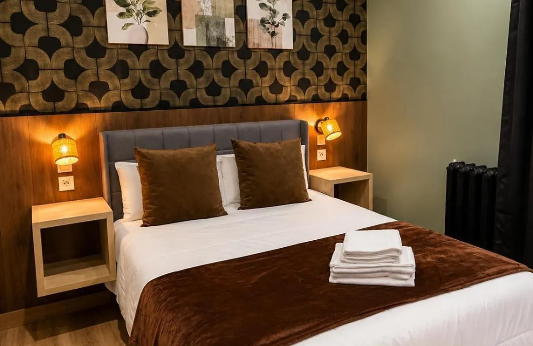 Hostal Luxury Green Madrid Gran Vía-1