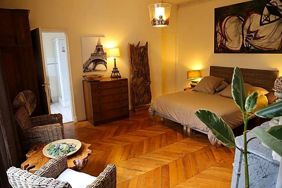 A Room In Paris-1
