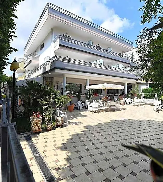 Hotel Criniera D'oro-1