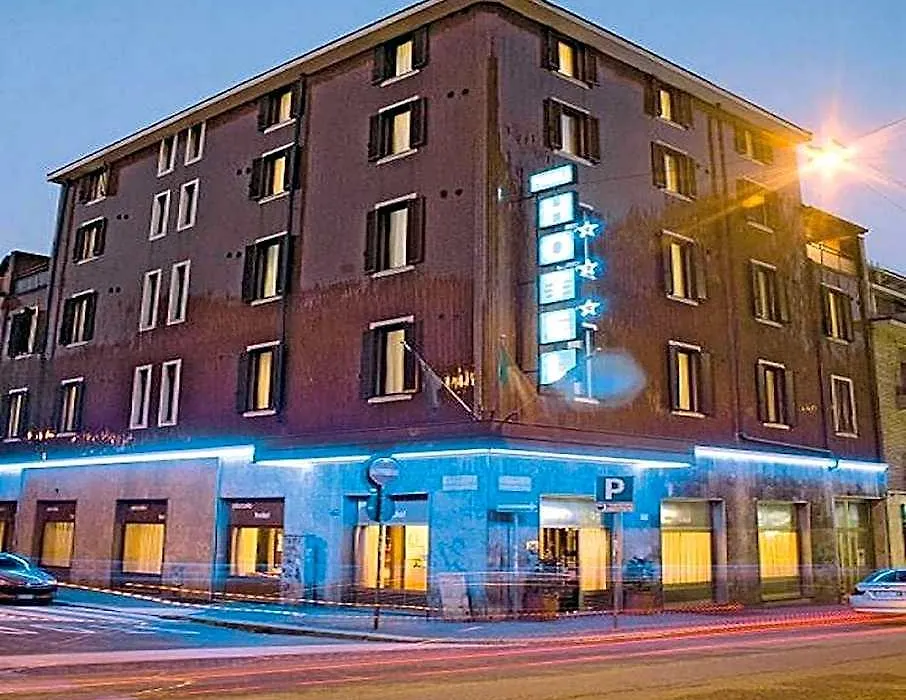 Piccolo Hotel-1