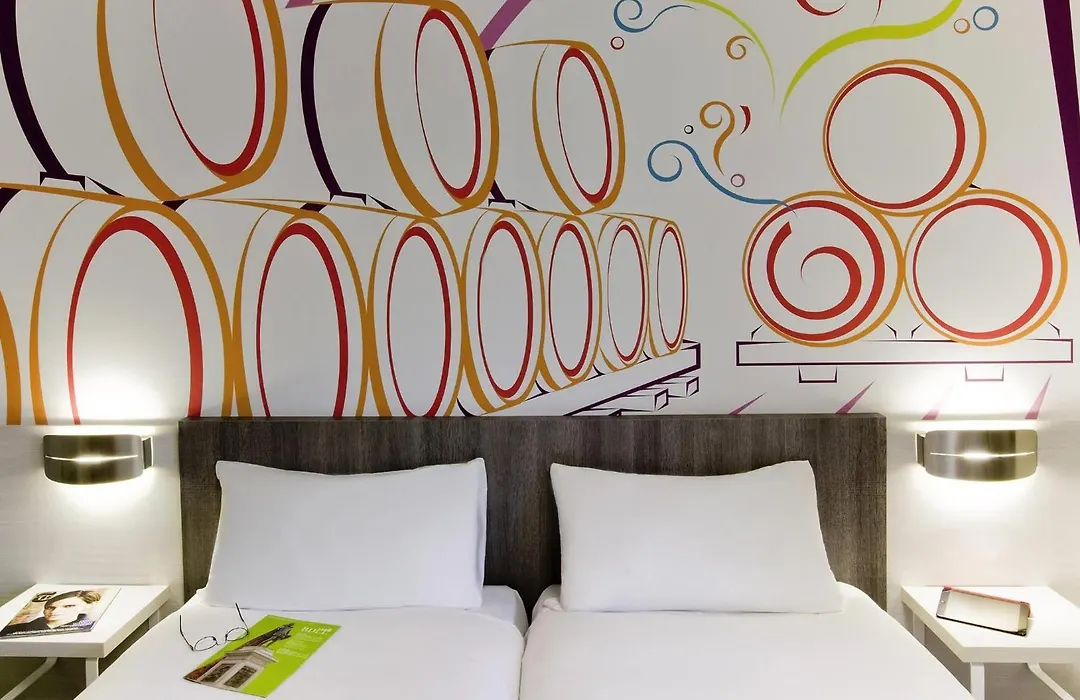Ibis Styles Madrid Prado-1