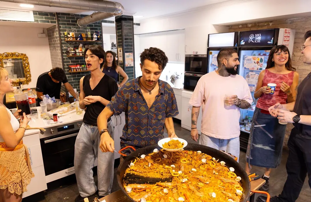 Black Swan Hostel Barcelona-1