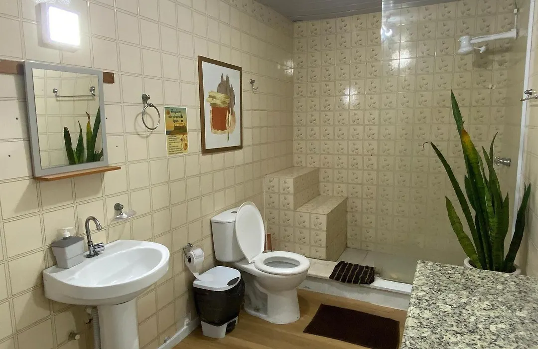 Quarto com varanda privada a 160 metros da Praia do Farol da barra lll-1