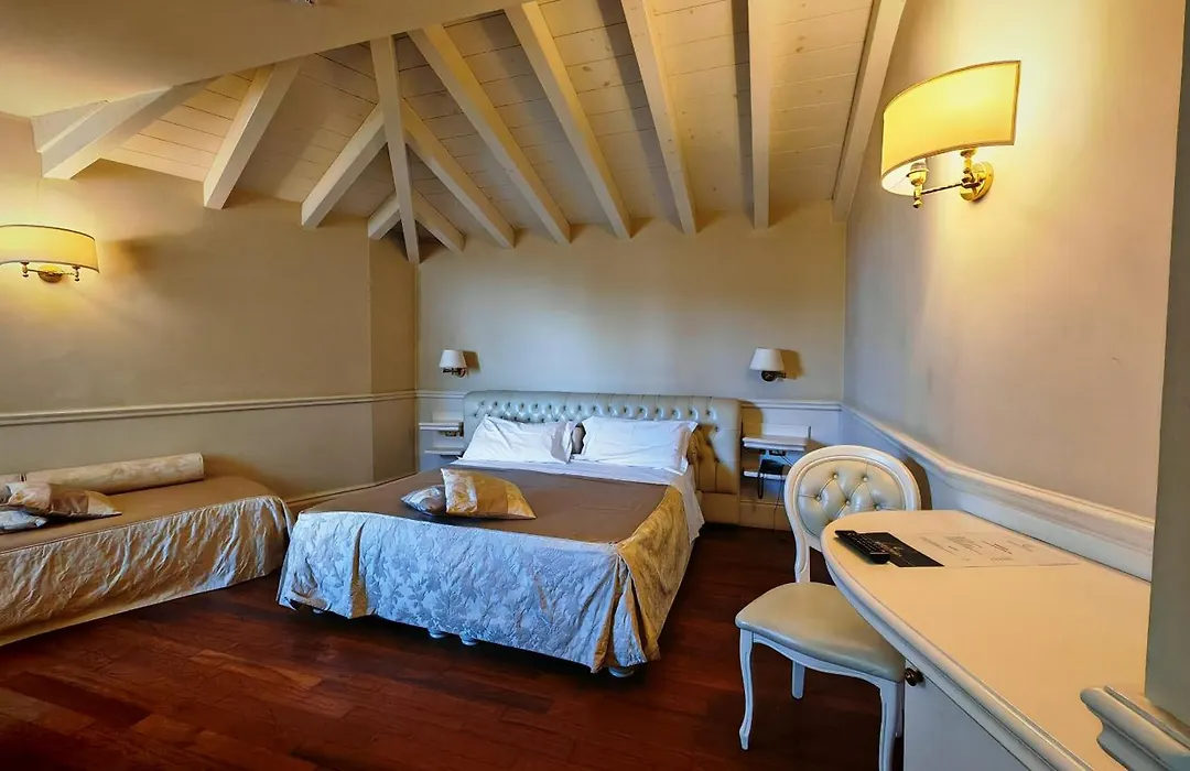 Suite Hotel Santa Chiara-1